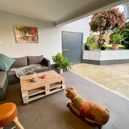 Haus Im Gruenen 펜션 *